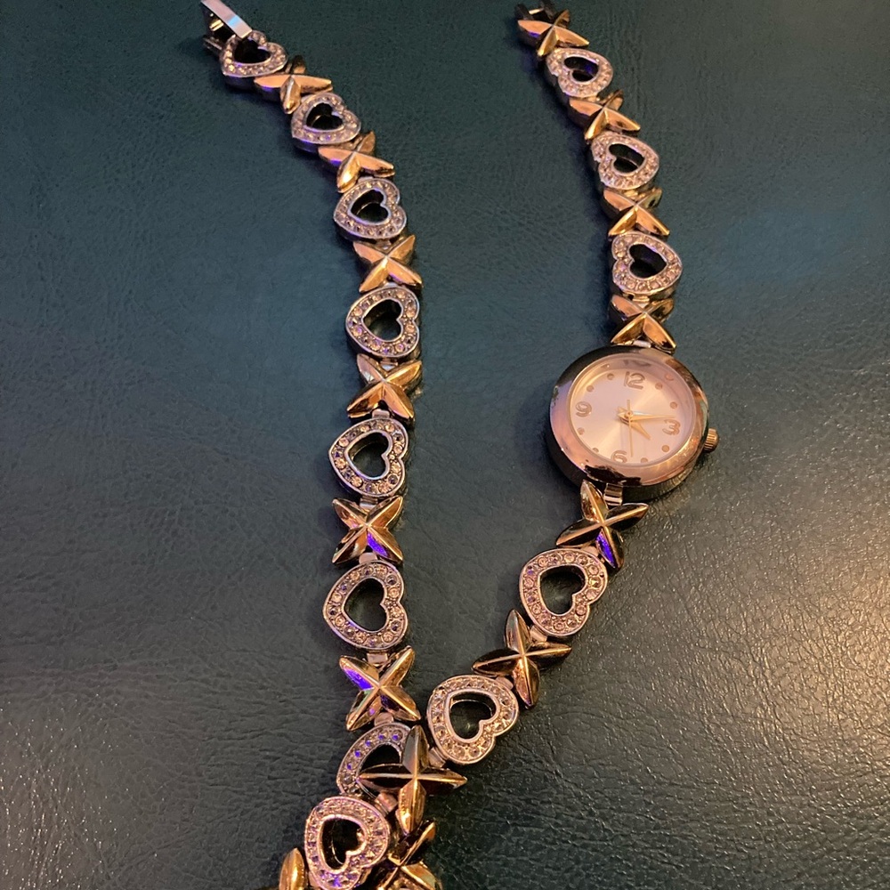 Vintage Heart & X And Gold Plated Women's Quartz Watch. With matching bracelet